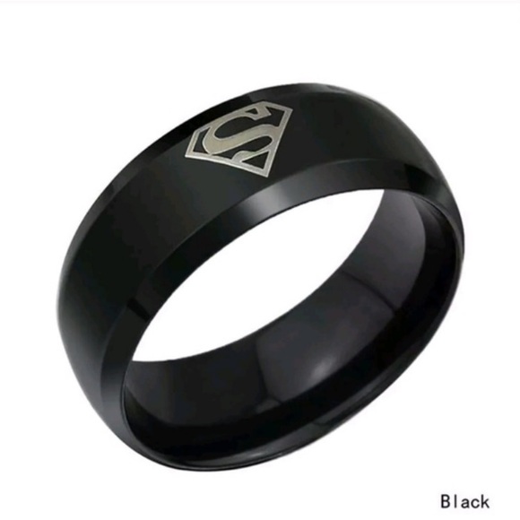 le chic Other - 8MM Men's Stainless Steel Band Ring Superman Logo